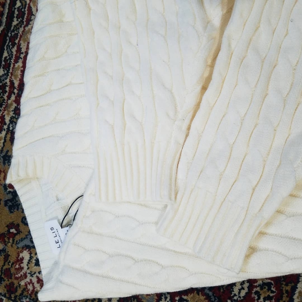 SOLD - Ivory Cable Knit Cropped Sweater - Picture 2 of 4